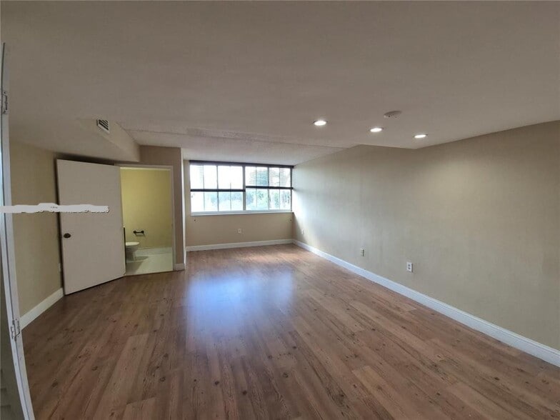 Building Photo - 6045 NW 186th St