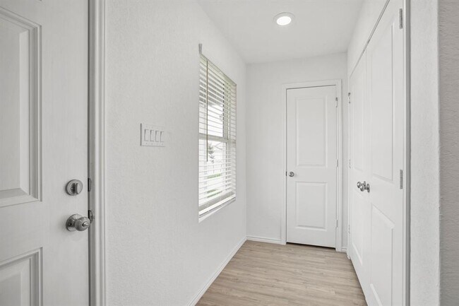 Building Photo - 1028 Genade Trl