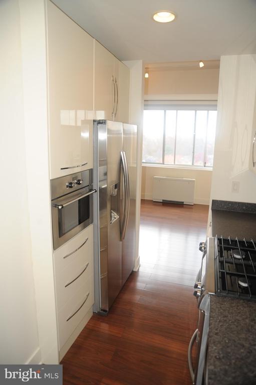 Building Photo - 10401 Grosvenor Pl