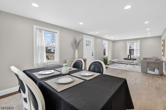 Building Photo - 21 Lombardy Pl