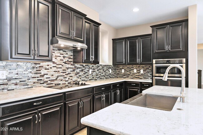 Building Photo - 4634 E Tierra Buena Ln