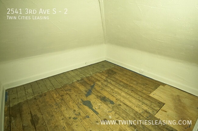 Building Photo - 2541 3rd Ave S