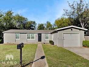 Building Photo - 12 The Briars