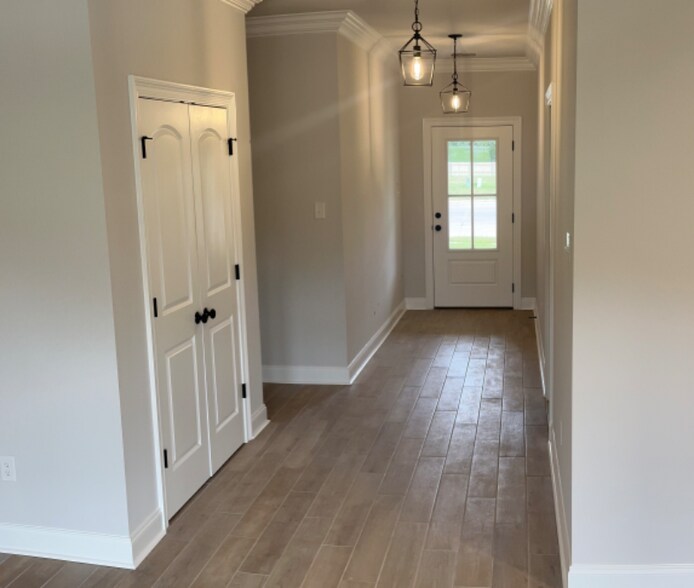 Building Photo - 105 Ethereal st