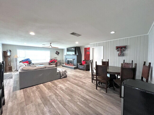 Building Photo - PRE-LEASING Summer 2026!! | Spacious 3-Bedroom with 2 Baths in the Heart of Lubbock