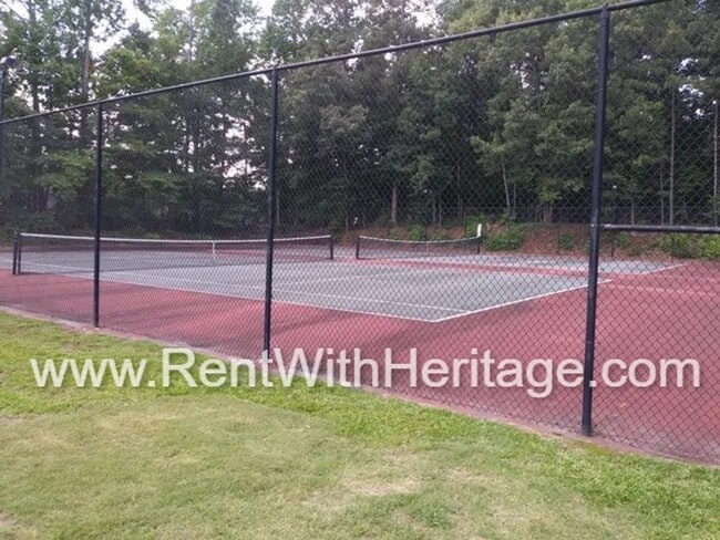 Building Photo - WOW!!!.....GORGEOUS 4Bd / 3Ba / UPGRADES GALLORE/ SWIM / TENNIS COMMUNITY