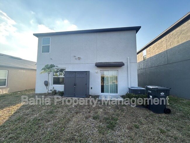 Building Photo - 582 Royal Empress Dr