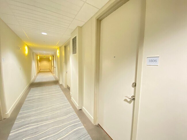 Building Photo - 2 Bedroom 2 Bath VUE Condo -- Application ...