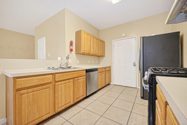 Building Photo - 15515 Waldron Cir