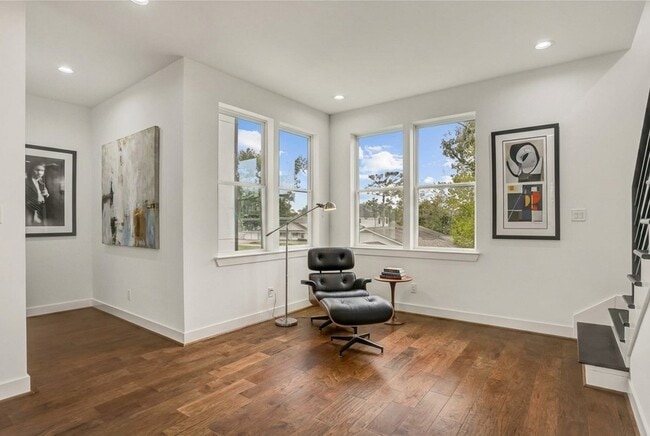 Building Photo - 6814 Hartland St