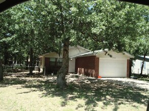 Building Photo - Newly Remodeled 3/2/1 on Wooded Lot