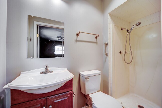 Building Photo - 3521 S 35th St