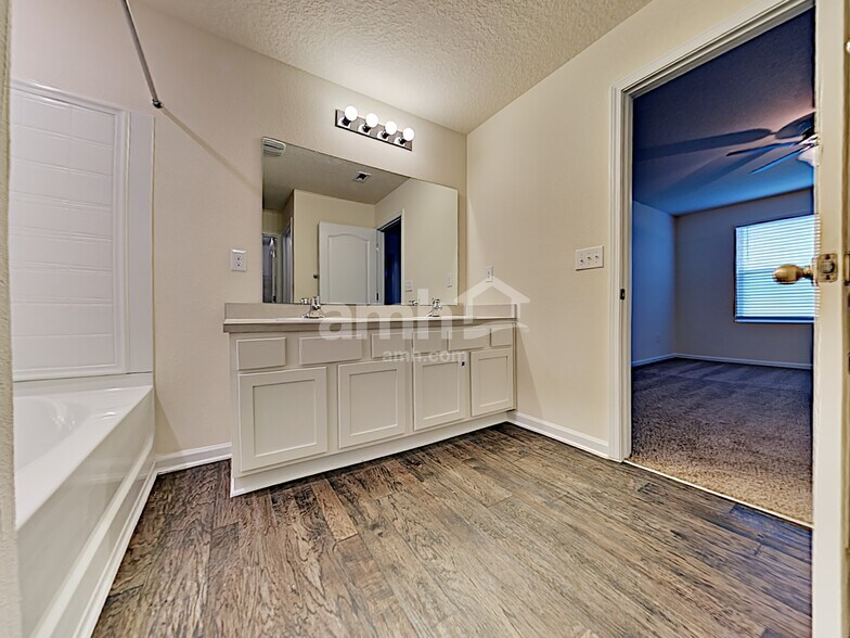 Building Photo - 3462 Lynn Ct