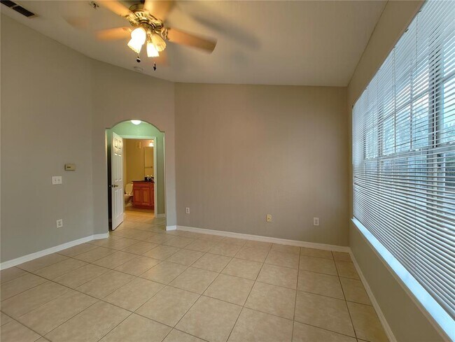 Building Photo - 826 Grand Regency Pointe