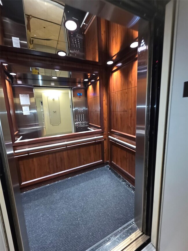 Building Photo - 4020 Galt Ocean Dr