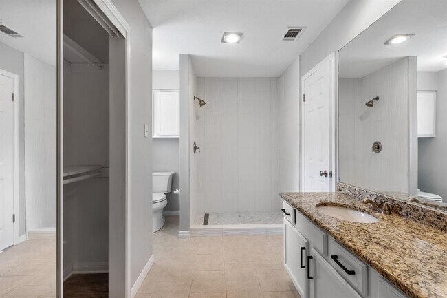 Building Photo - 13313 Briar Hollow Dr
