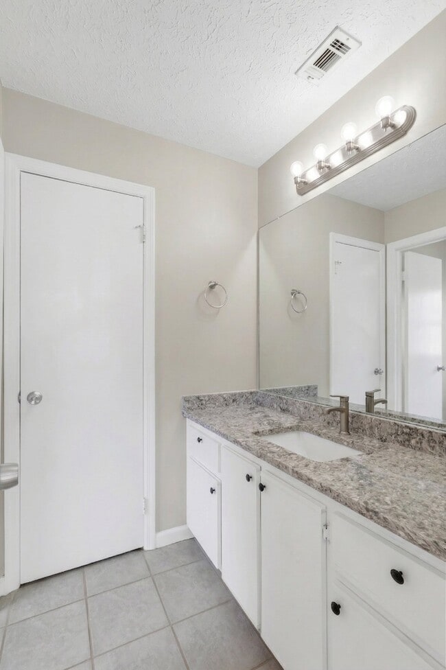 Building Photo - 710 Osprey Dr
