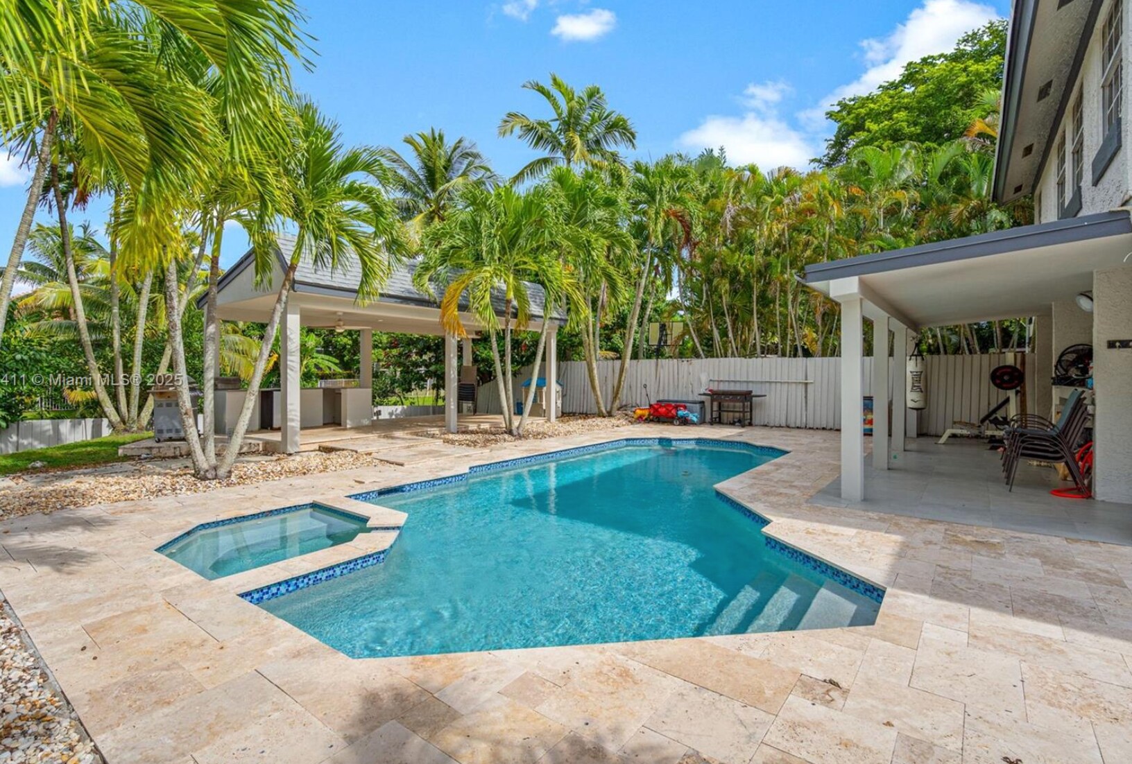 Building Photo - 8351 SW 39th Ct