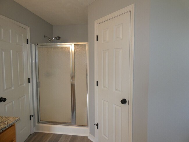 Building Photo - Spacious 3-Bedroom Home - Pace