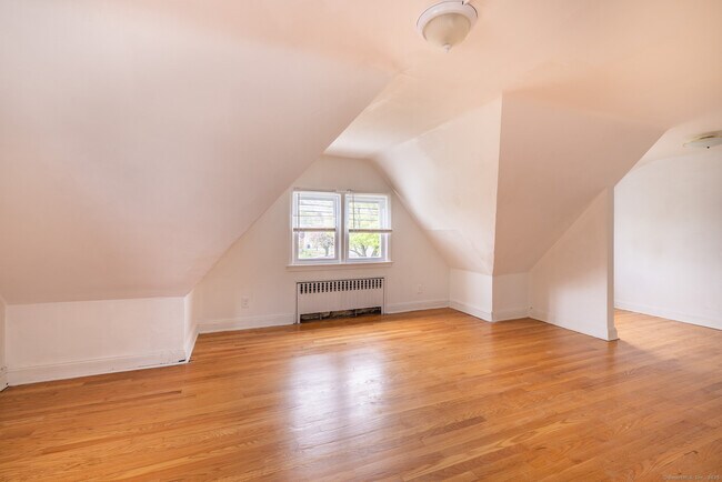 Building Photo - 436 Sedgewick Ave