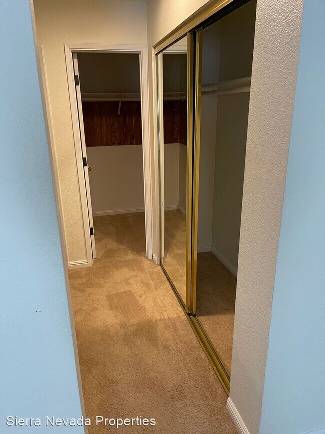 Building Photo - 2 br, 2 bath House - 3095 Lakeside dr #313