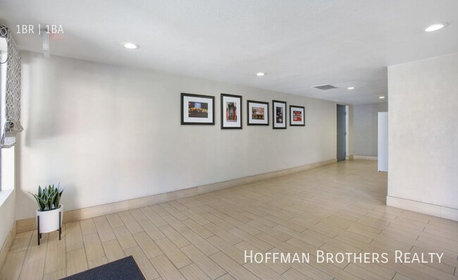 Building Photo - 1325 N Gardner St