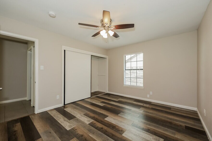 Building Photo - 2811 Galemeadow Dr