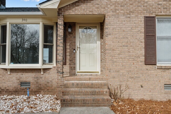 Building Photo - 340 Circle Dr