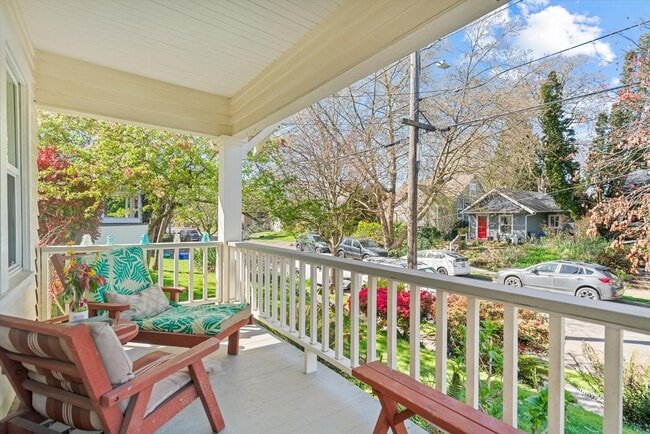 Building Photo - 840 N Farragut St