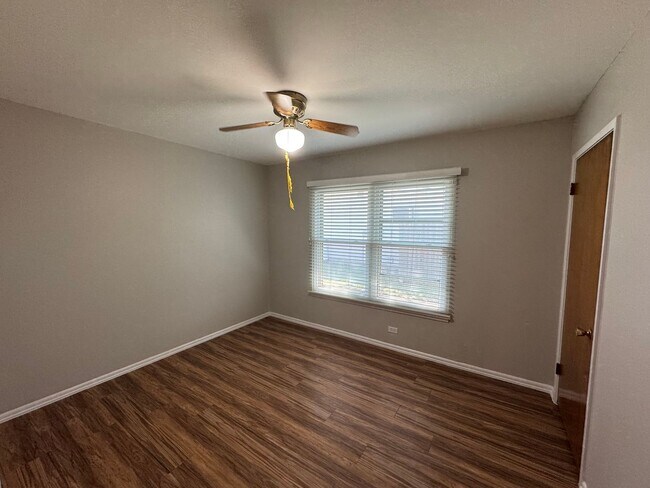 Building Photo - Welcome to this charming 3-bedroom, 1.5-bathroom home with easy access to FT. SAM, BAMC, RANDOLPH...