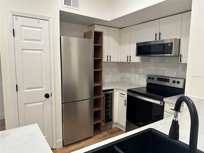 Building Photo - 315 Grand Magnolia Ave