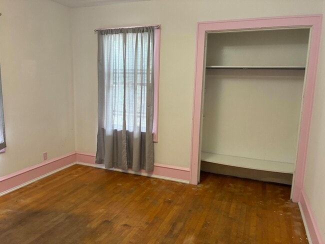 Building Photo - 1818 E Kenwood Blvd