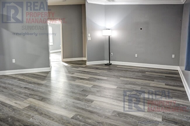 Building Photo - 4407 N Chamberlain Blvd