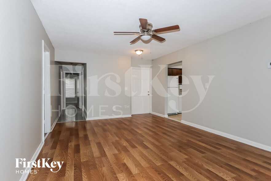 Building Photo - 9749 Sandalfoot Blvd
