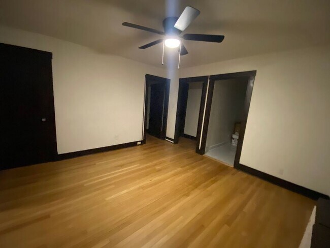 Building Photo - Newly updated 2 bedroom 1 bath Apartment for rent in Braddock!