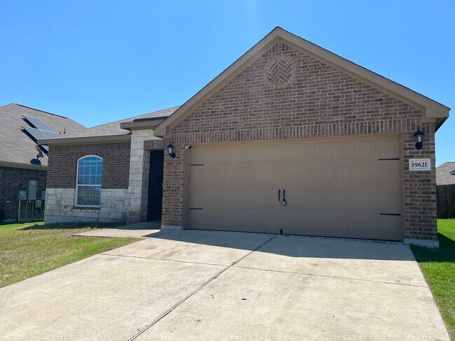 Building Photo - Nice 3/2 in Manor