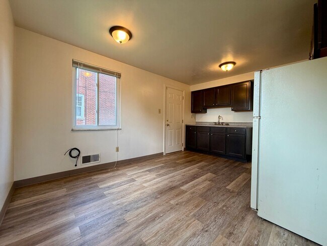 Building Photo - Outstanding 2 Bedroom in Cheswick with Central A/C & Yard! Call Today!