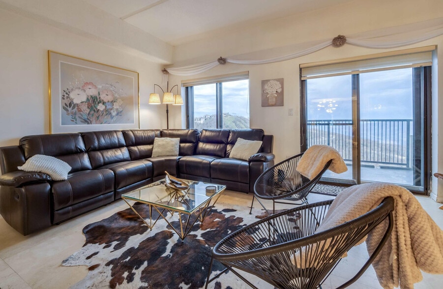 Primary Photo - 100 Moss Ridge