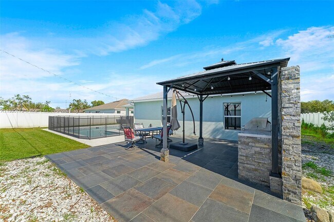 Building Photo - 4609 SW Pearl St