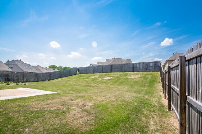 Building Photo - 6135 Trail Creek Ln