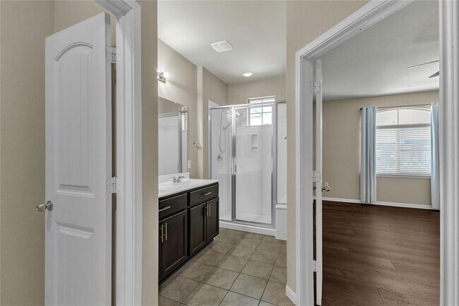 Building Photo - 2880 Donnell Dr