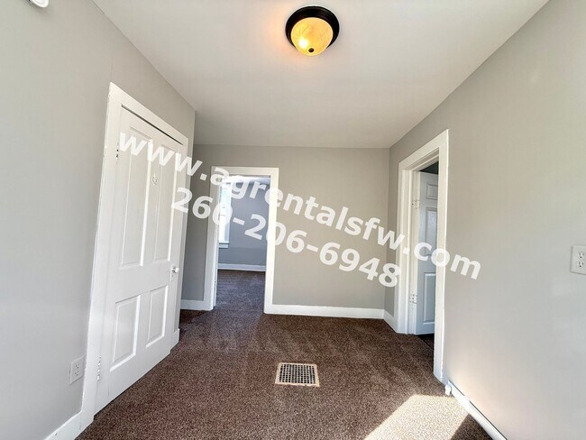 Building Photo - 4 Bedroom House - $300 Off First Months Rent