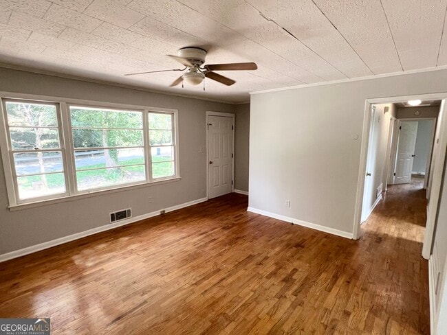 Building Photo - 133 Pineview Dr