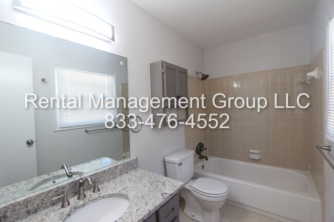 Building Photo - Newly Updated 3BR 2.5BA Townhome in Most Convenient Pelham Location