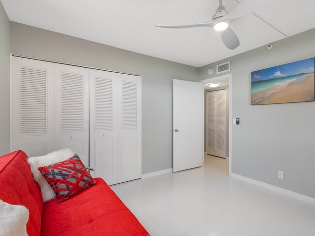 Building Photo - 14527 Bonaire Blvd