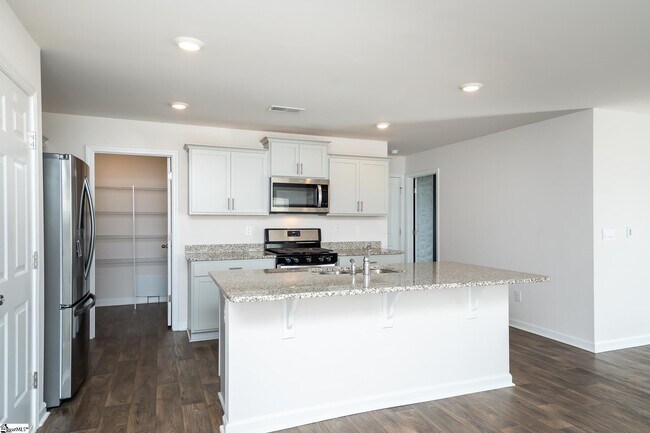 Building Photo - 114 Green Oak Dr