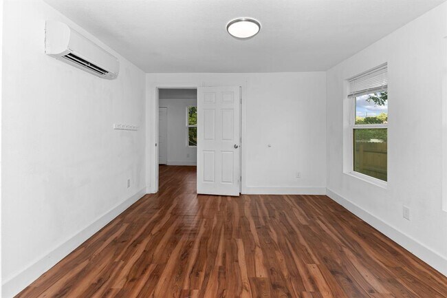 Building Photo - 204 Lessin Ln