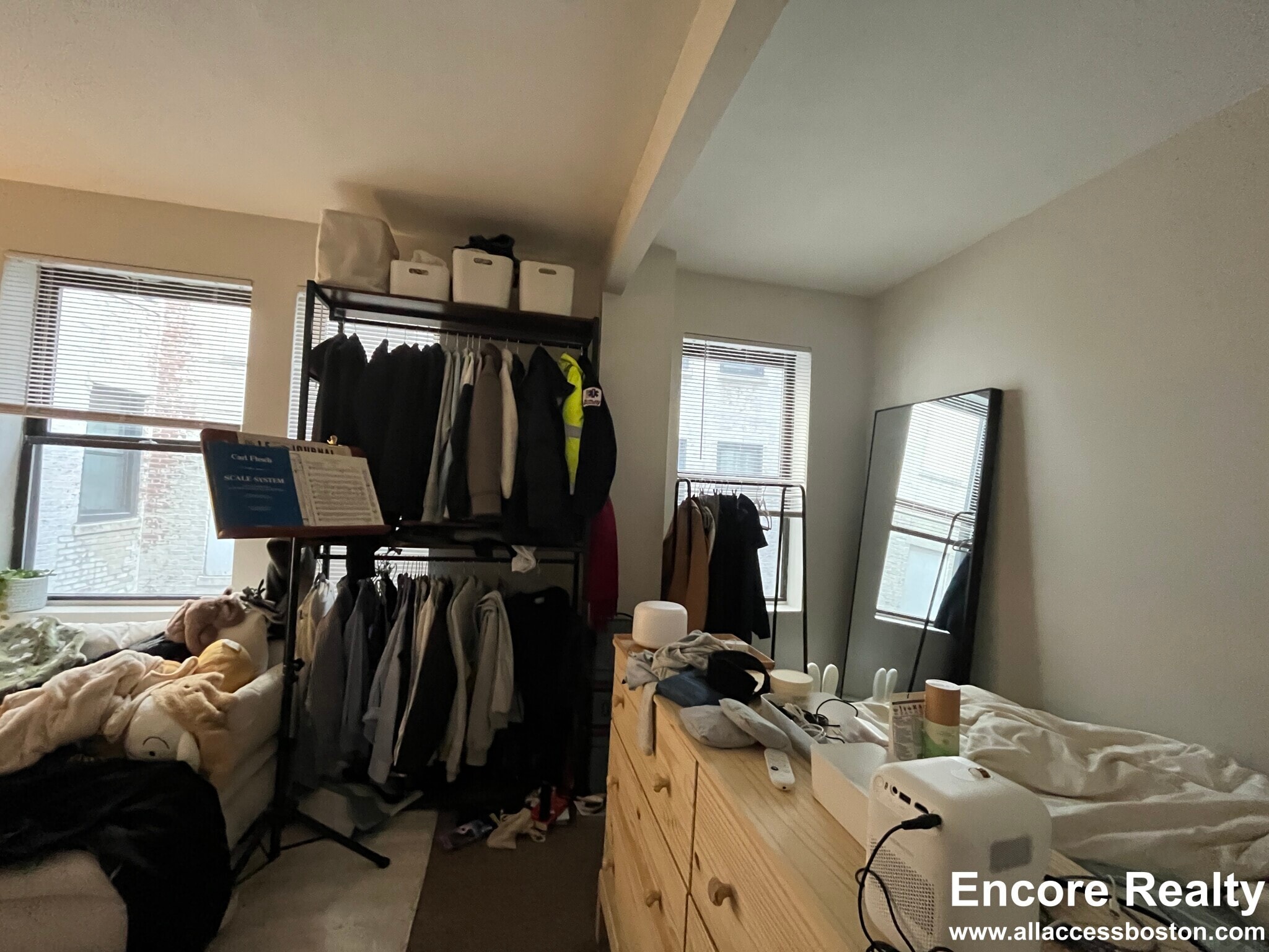 Building Photo - 843 Beacon St