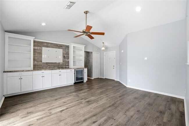Building Photo - 9083 Marquis Dr