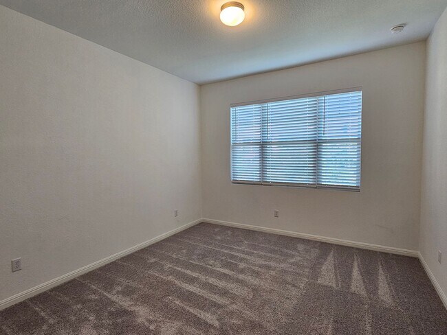 Building Photo - Beautiful 3 Bed / 3 Bath Home in North Lea...